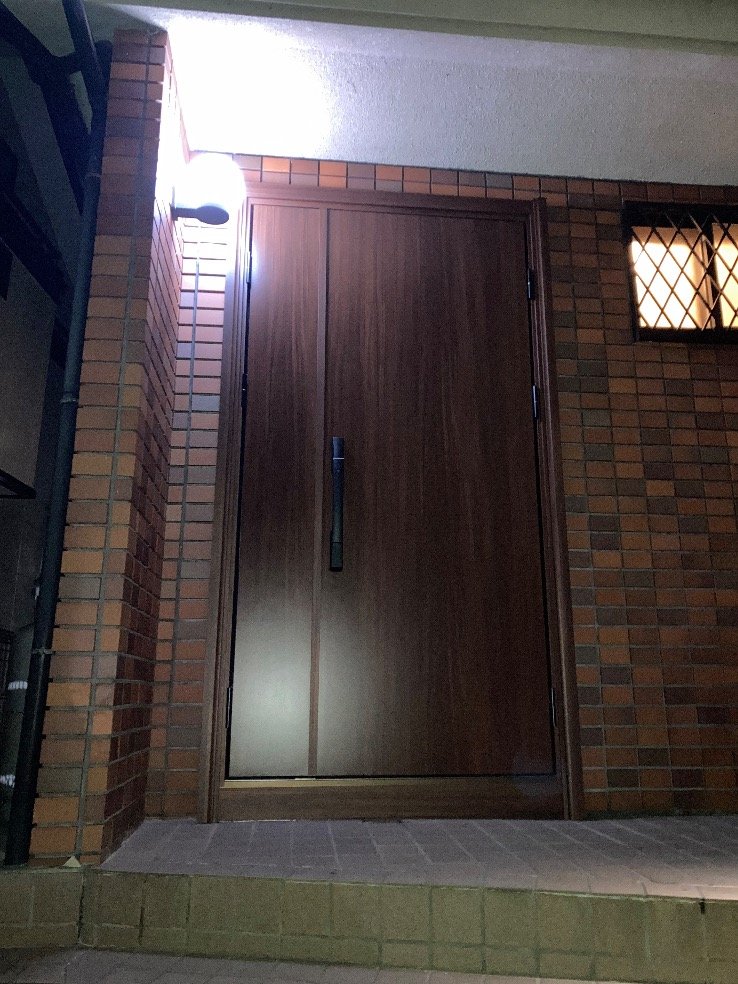 箕面市の玄関をドアリモの断熱ドアに取り替えたあと